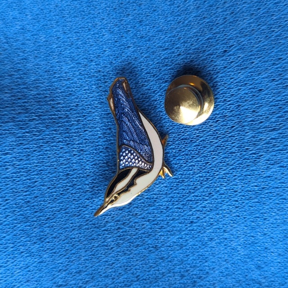 1987 Wes William Spear Blue/Purple Nuthatch Bird Lapel Pin - Picture 6 of 6
